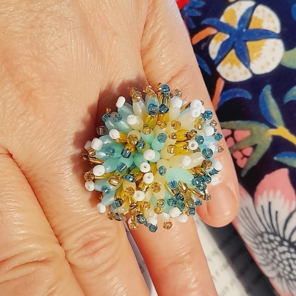 Stretchy Beaded Cluster Star Burst Colorful Beaded Statement Ring - Picture 5 of 6